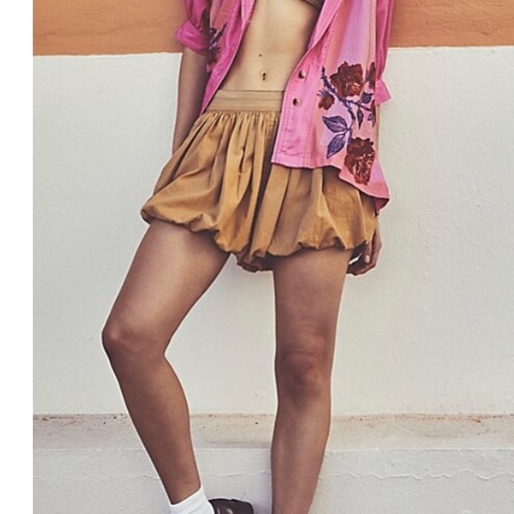 FP Free People Khaki Caught Up Boho Hippie Bubble Shorts NWT Size Medium - Picture 1 of 5